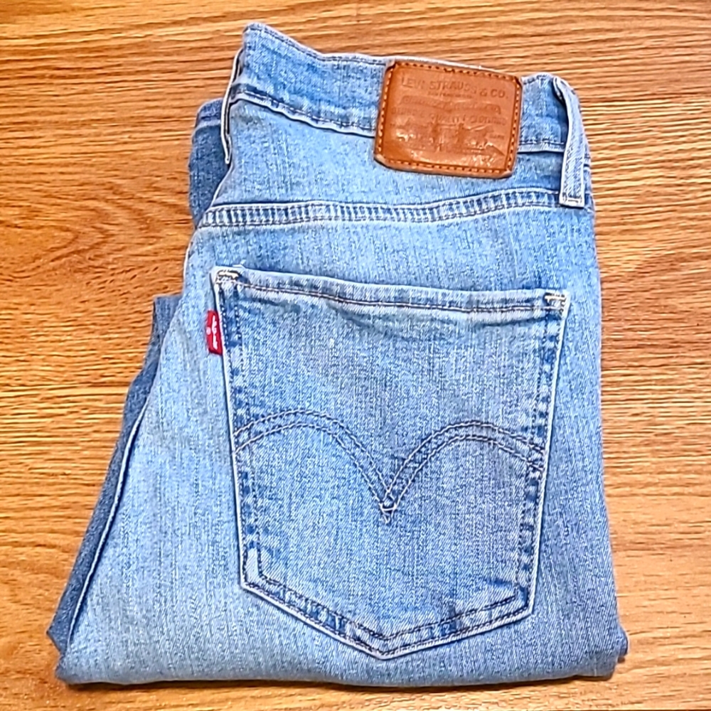LEVI'S BIG E PREMIUM BOOTCUT LIGHT WASH, 2018 LIKE NEW FADED JEANS 27x24 - Picture 8 of 8